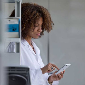 z-roku-na-rok-wysylamy-coraz-wiecej-smsow