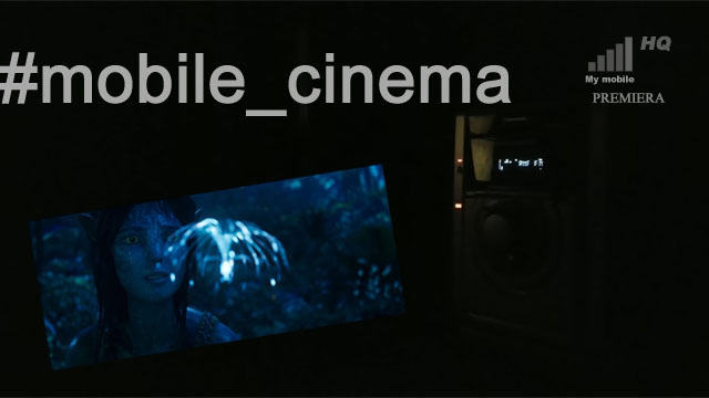 Ekran wyświetlacz CinemaWide nocą wrażenia bez notch oczko